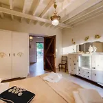 Kristina's Apartahotel