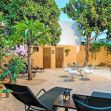 Kristina's Apartahotel