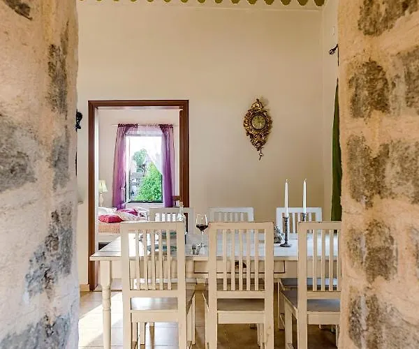 Hotel de apartamente Kristina's 3*