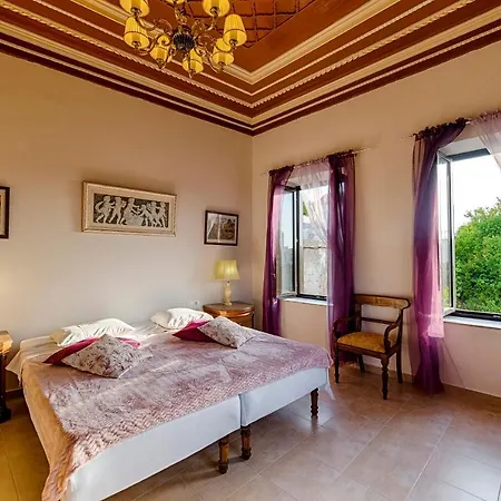 شقة فندقية Kristina's 3*