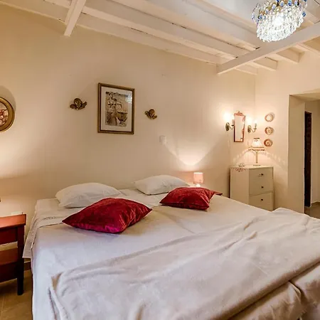 شقة فندقية Kristina's 3*