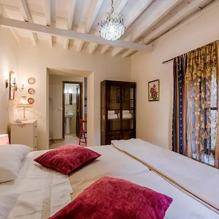 شقة فندقية Kristina's 3*